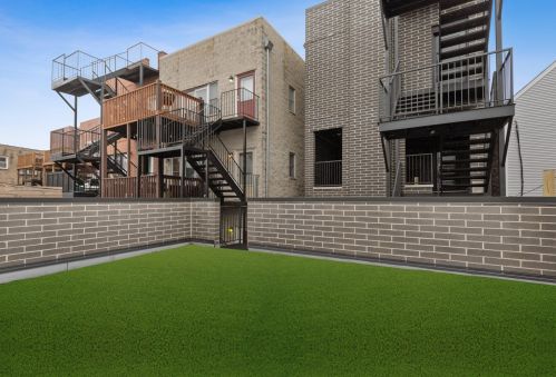 2254 Roscoe St, Chicago IL 60618-6254 exterior