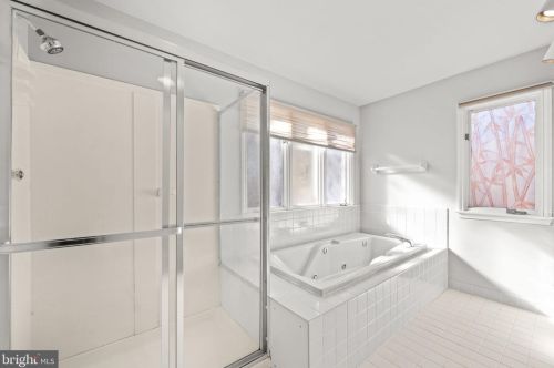 1112 Paxon Holw Rd, Media PA 19063-1116 exterior