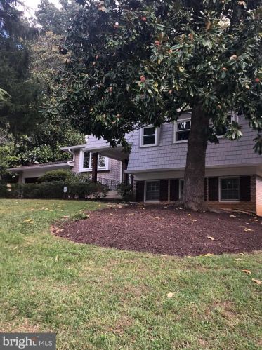 1311 Forestwood Dr, Mc Lean VA  22101-2605 exterior