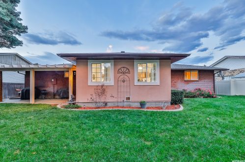 1768 Abbedale Ln, Sandy UT 84092-3723 exterior