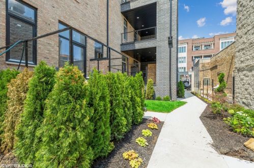 1425 Fullerton Ave, Chicago IL 60614-2011 exterior