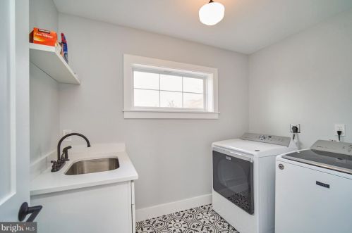 4058 Taney Ave, Alexandria VA 22304-2438 exterior