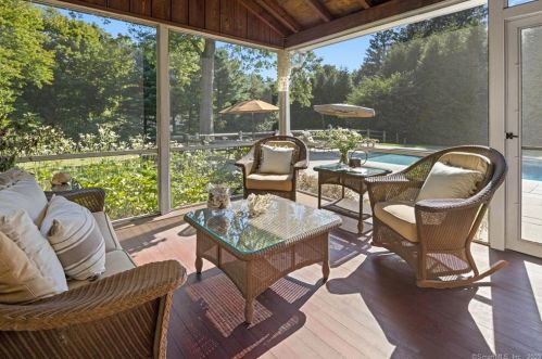 140 Long Lots Rd, Westport CT 06880-3826 exterior