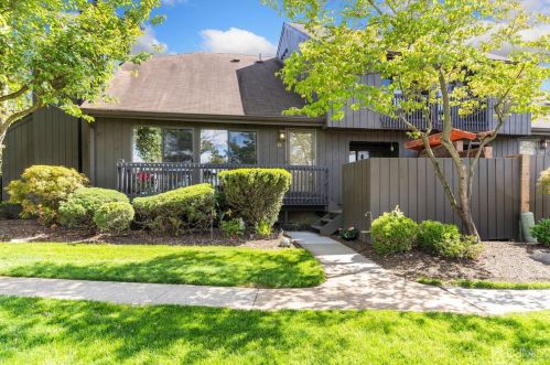 92 Westgate Dr, Edison, NJ 08820-1155