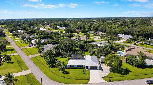 2910 Cates Cir, Fort Pierce FL  34952-5812 exterior