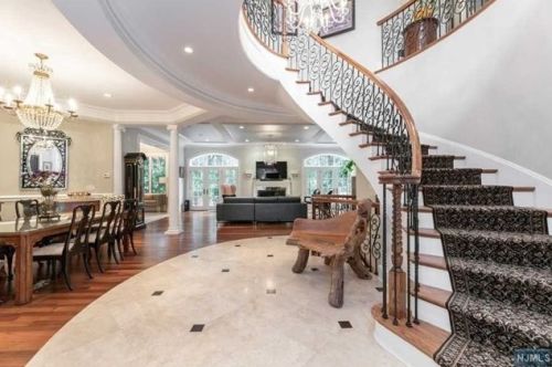 214 Bellaire Dr, Demarest, NJ 07627-1319