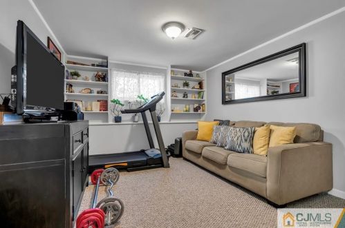 51 Stony Rd, Edison NJ 08817-3236 exterior