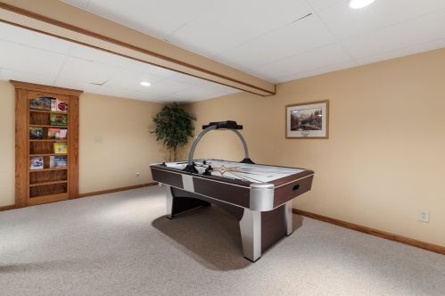 9295 Pearlette Ln, Milwaukee WI 53223-1631 exterior