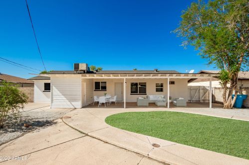 2925 42nd Ave, Phoenix AZ  85019-4323 exterior