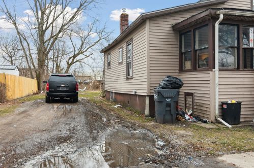 1628 Edwards St, Kalamazoo MI 49007-1833 exterior