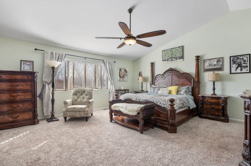 924 Neufairfield Dr, Joliet IL 60432-0736 exterior