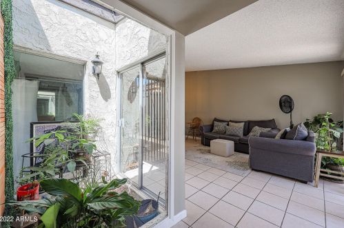 4924 Edgemont Ave, Phoenix AZ  85008-1621 exterior