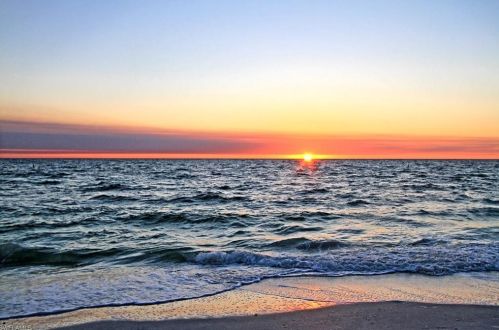 13105 Vanderbilt Dr, Naples FL 34110-6404 exterior