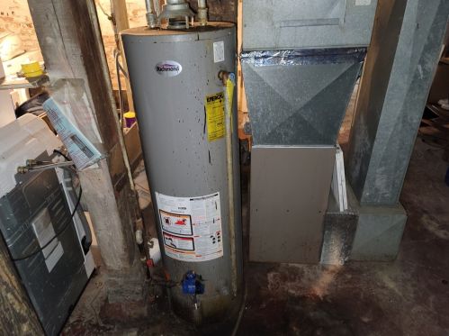 1449 35th St, Milwaukee, WI 53215-1814