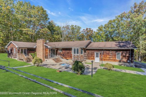 147 Hickory Rd, Jackson Twp NJ 08527-3841 exterior