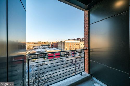 722 Broad St, Philadelphia PA 19146-3119 exterior