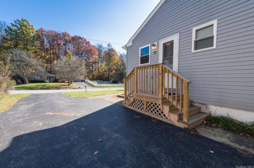 11 Stanley St, Poughkeepsie NY 12603-1429 exterior