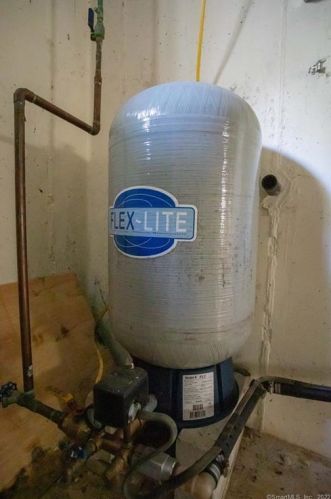 12 Linda Ave, Uncasville CT 06382-1723 exterior