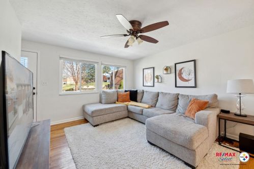 283 Longleaf Dr, Moon Twp PA  15108-3135 exterior