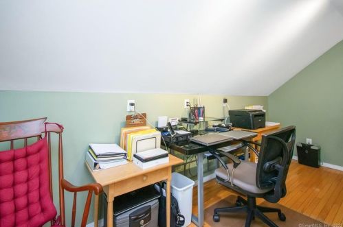 9 Allen St, Enfield CT 06082-4715 exterior