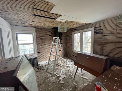 9 Cadwalader Dr, Trenton NJ 08618-0033 exterior