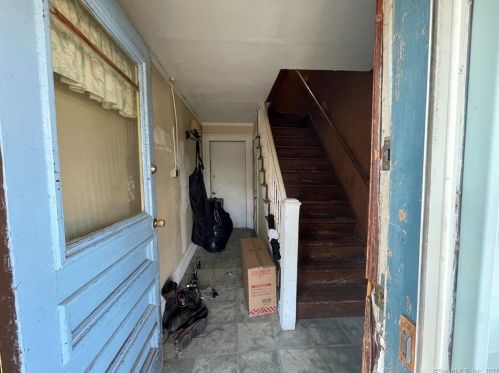 2 Bernardino Ave, Enfield CT 06082-1842 exterior