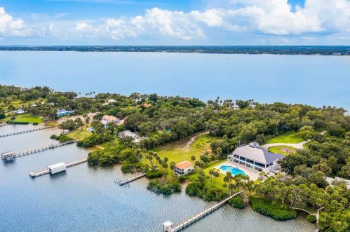 10060 Tropical Trl, Merritt Island FL 32953-6060 exterior