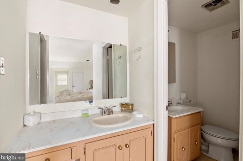 7907 Ivymount Ter, Rockville MD 20854-3753 exterior