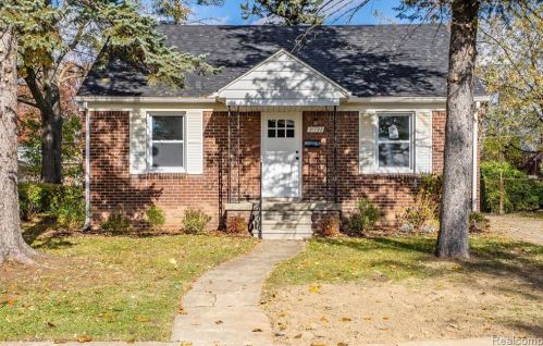 31792 Chester St, Garden City, MI 48135-1740