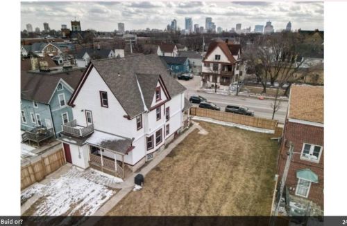 124 North Ave, Milwaukee WI  53212-3241 exterior