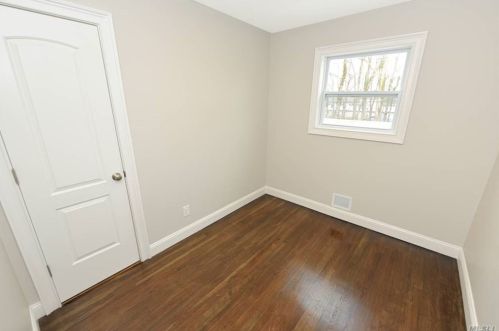 37 Astor Ct, Commack NY 11725-3723 exterior