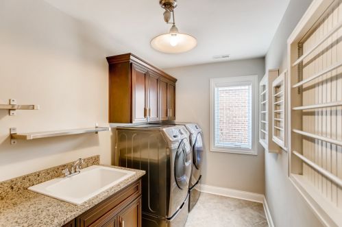 252 Grantley Ave, Elmhurst IL 60126-2237 exterior