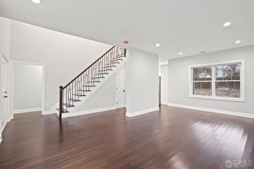 42 Wayne St, Edison NJ  08817-5322 exterior