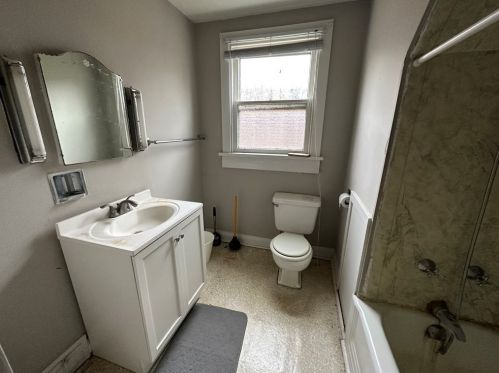 160 Highland Ave, Pittsburgh PA 15229-2715 exterior