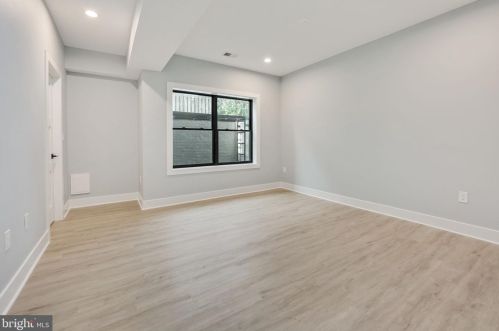 1422 Mayflower Dr, Mc Lean VA 22101-5615 exterior