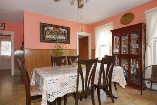 10 Bedford Ave, Worcester MA 01604-4739 exterior