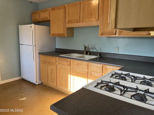 209 Lester St, Tucson AZ 85705-6551 exterior