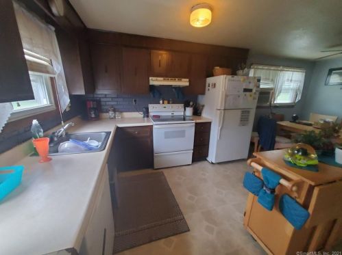 9 Joel Dr, Ellington CT 06029-2612 exterior