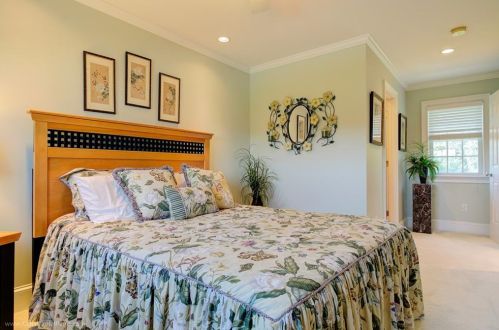 414 Corey Ln, Middletown RI 02842-5659 exterior