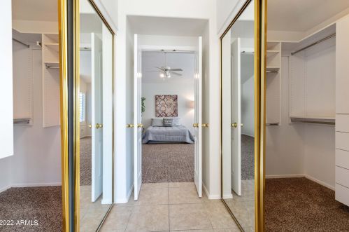 2737 Amberwood Dr, Phoenix AZ 85045-4208 exterior