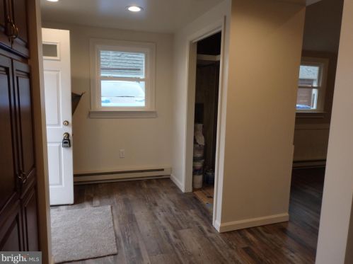 33 Hellertown Ave, Quakertown PA 18951-1727 exterior