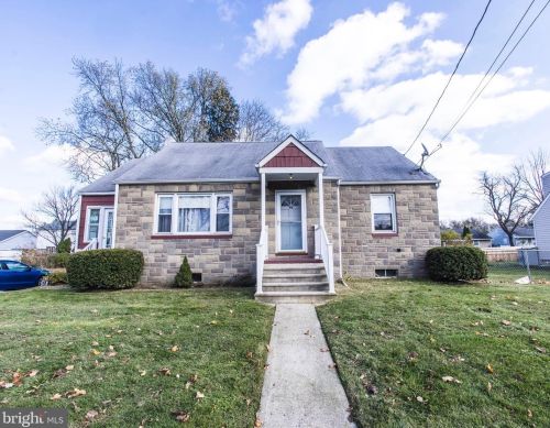 78 California Ave, Trenton, NJ 08619-2828