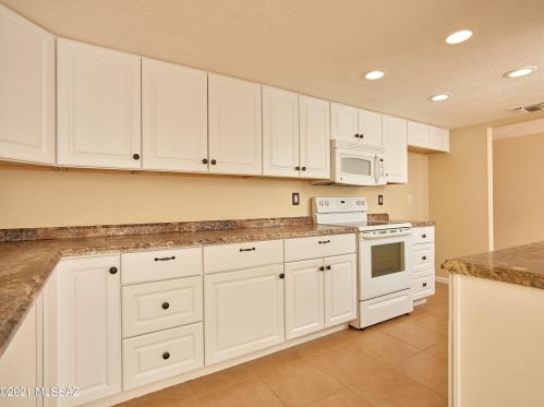 5677 Camino De La Noche, Tucson AZ  85718-4420 exterior