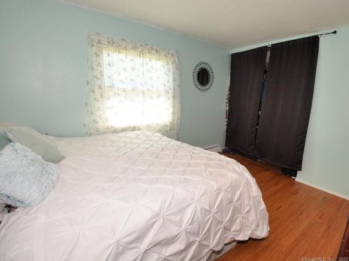 77 Jackson Rd, Enfield CT 06082-4137 exterior