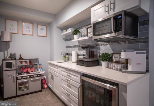 1012 Johnson St, Philadelphia PA  19138-1015 exterior