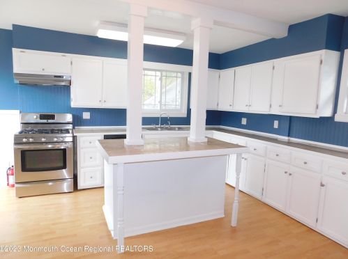 5 Bennett St, East Freehold NJ 07728-2216 exterior