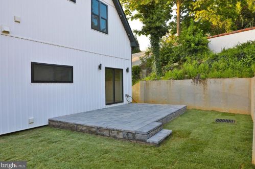 6627 Lincoln Dr, Philadelphia PA exterior