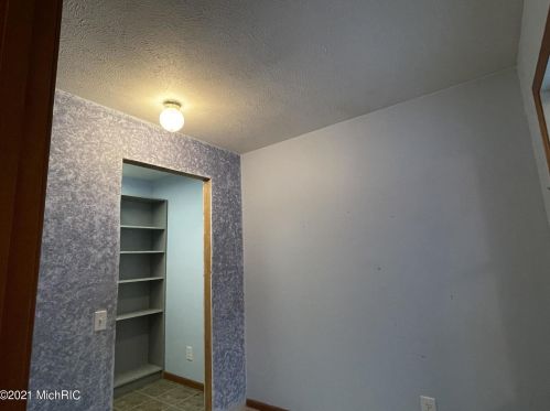 1531 Bender Rd, Middlevle MI 49333-9259 exterior