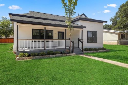 1641 13th St, Hempstead TX  77445-5952 exterior