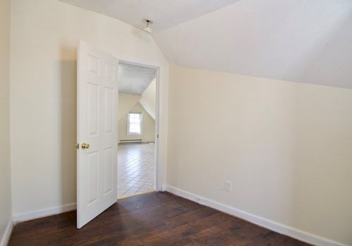 85 Acushnet Ave, Springfield MA 01105-2216 exterior